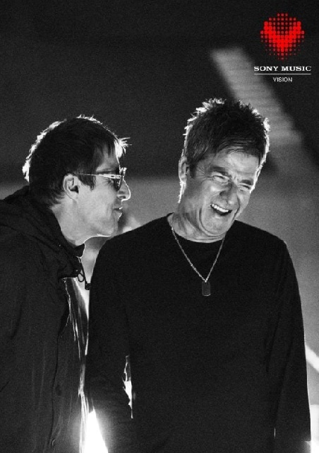 OASIS: DON�T LOOK BACK IN ANGER